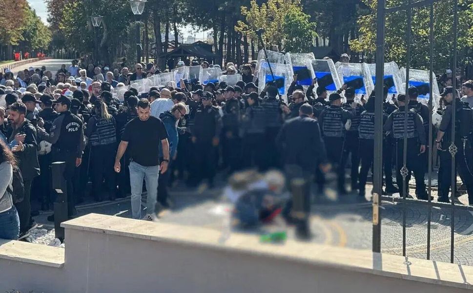 AYM önünde kendini vuran emekli polis yaşamını yitirdi