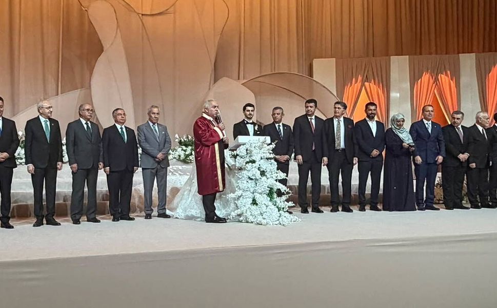 Davutoğlu'nun oğlunun düğününde dikkat çeken anlar