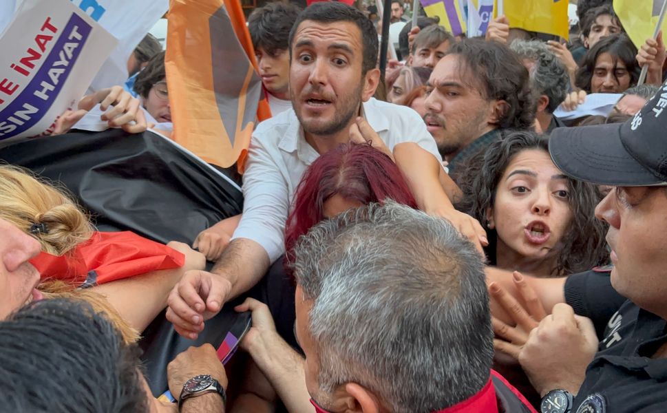 Feminist Gece Yürüyüşü’nde arbede!