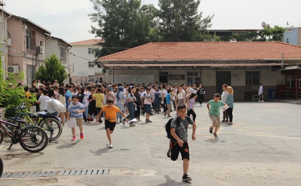 Okul heyecanı başladı… Ders değil, dert zili çaldı!