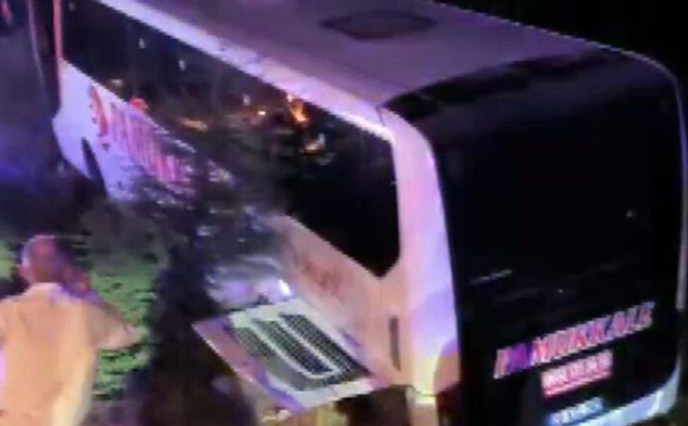 Manisa’da yolcu otobüsü kaza yaptı: 18 yaralı