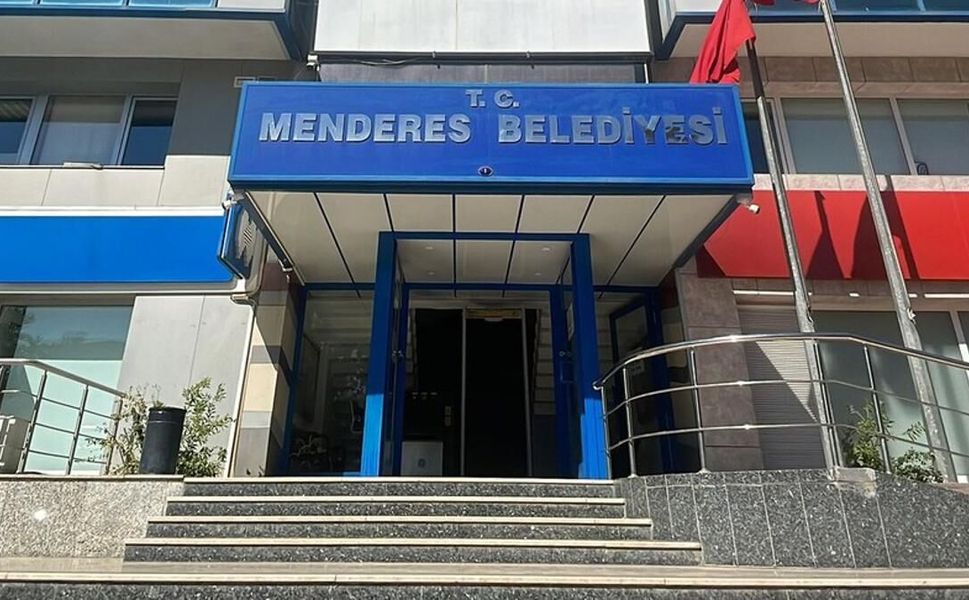 Menderes Belediyesi'ne ikinci dalga operasyon