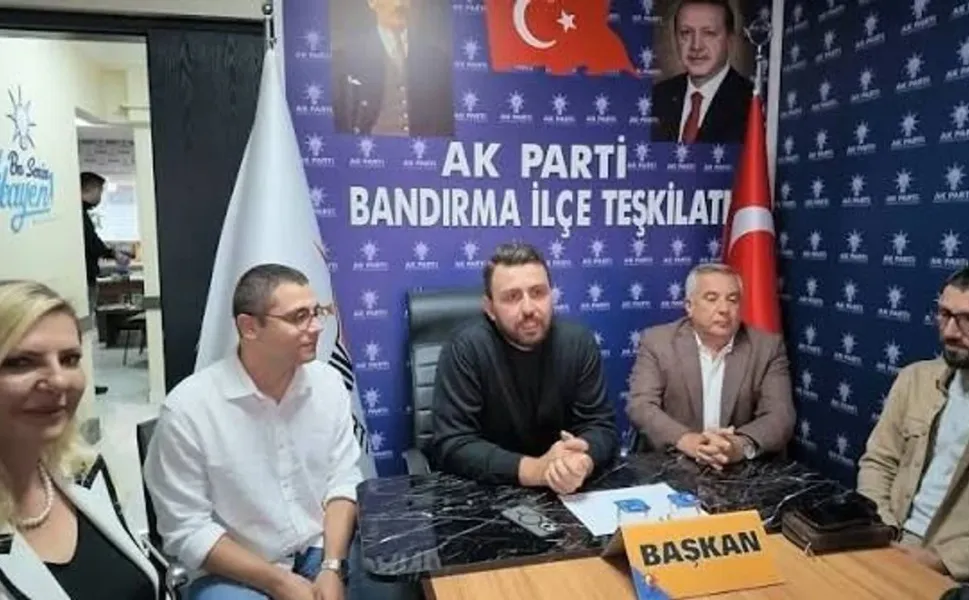 Bandırma’da CHP’den Ayrılan Özgür Özel AK Parti’ye katıldı