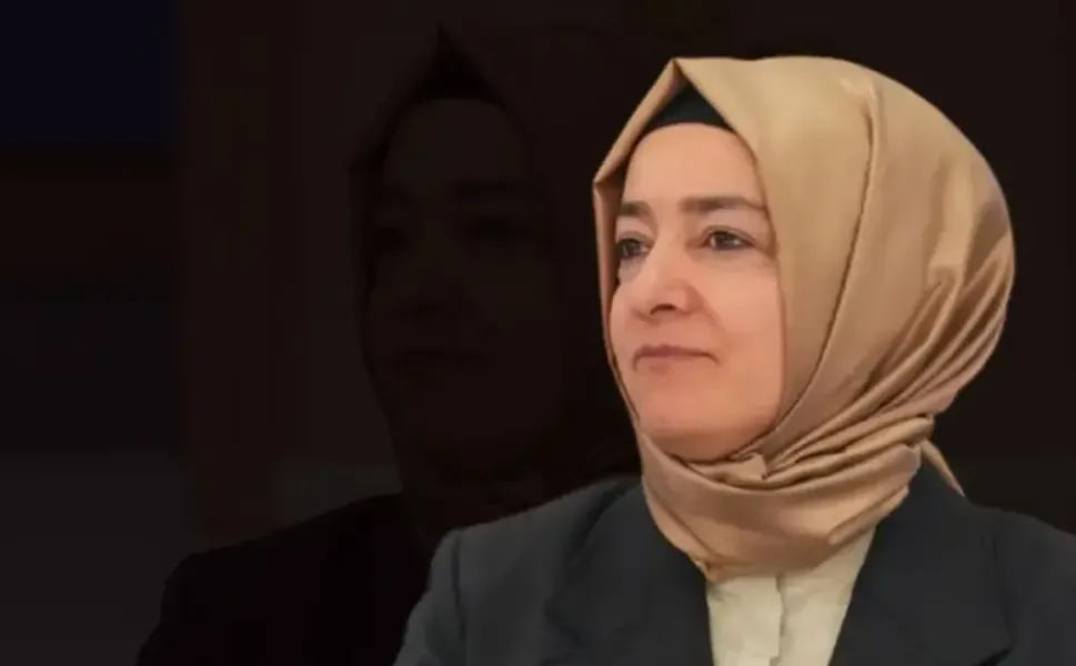 Fatma Betül Sayan Kaya AK Parti üyeliğinden de istifa etti