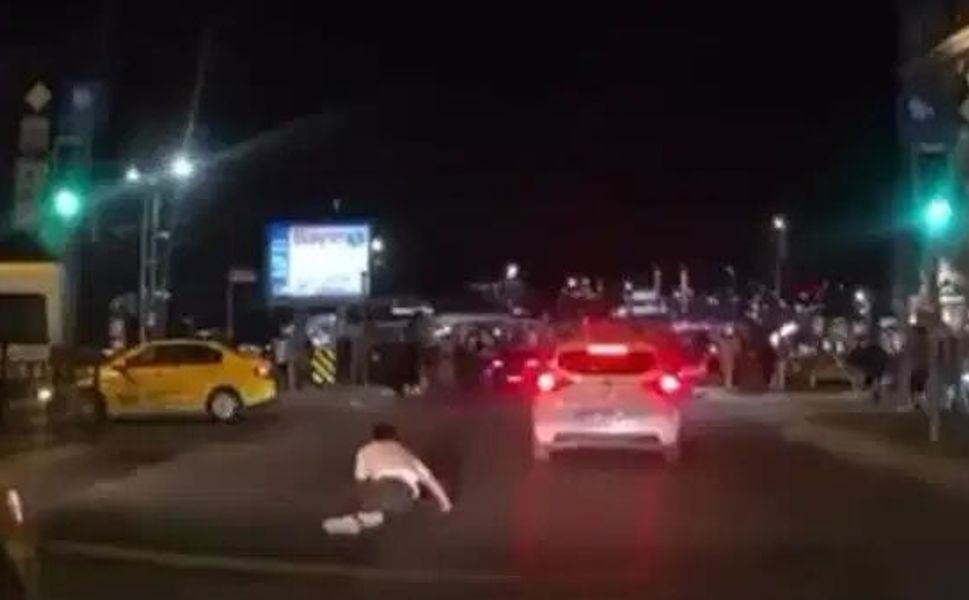 Yayaya çarpan sürücü kaçtı: Kaza kamerada