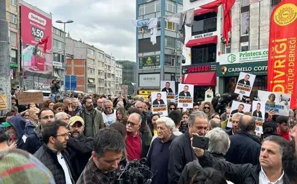 Gazeteciler sansüre karşı Kadıköy'de eylem yaptı