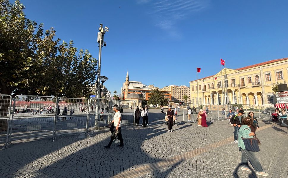 Açıklamaya izin çıkmadı… Konak Meydanı ablukada!