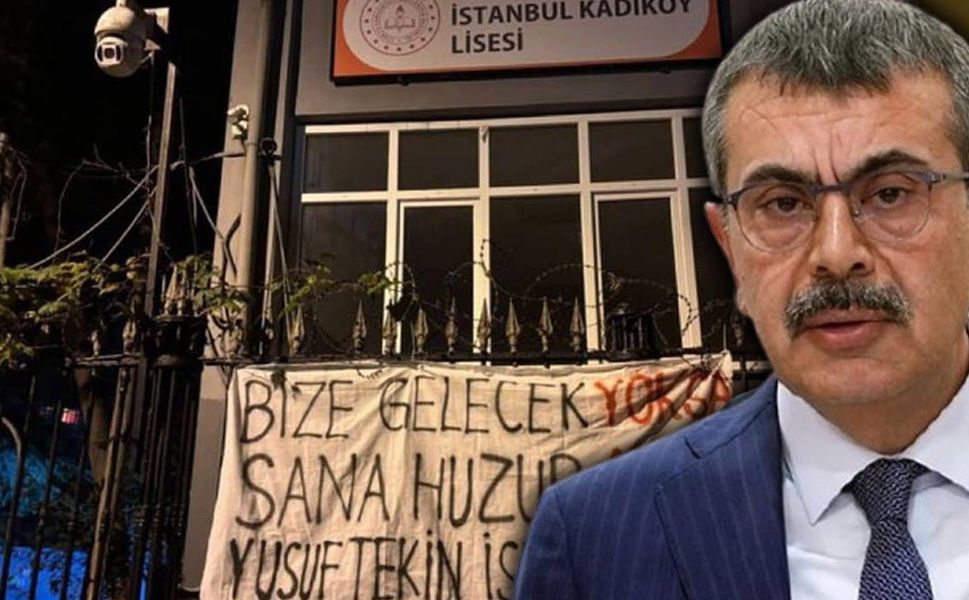 İstanbul’da TİP’li iki öğrenci pankart nedeniyle gözaltına alındı