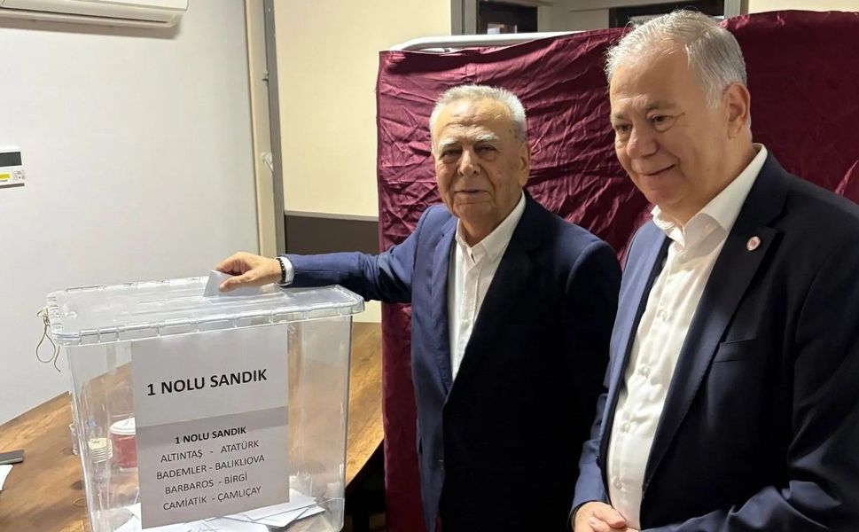 Aziz Kocaoğlu oyunu Urla'da kullandı