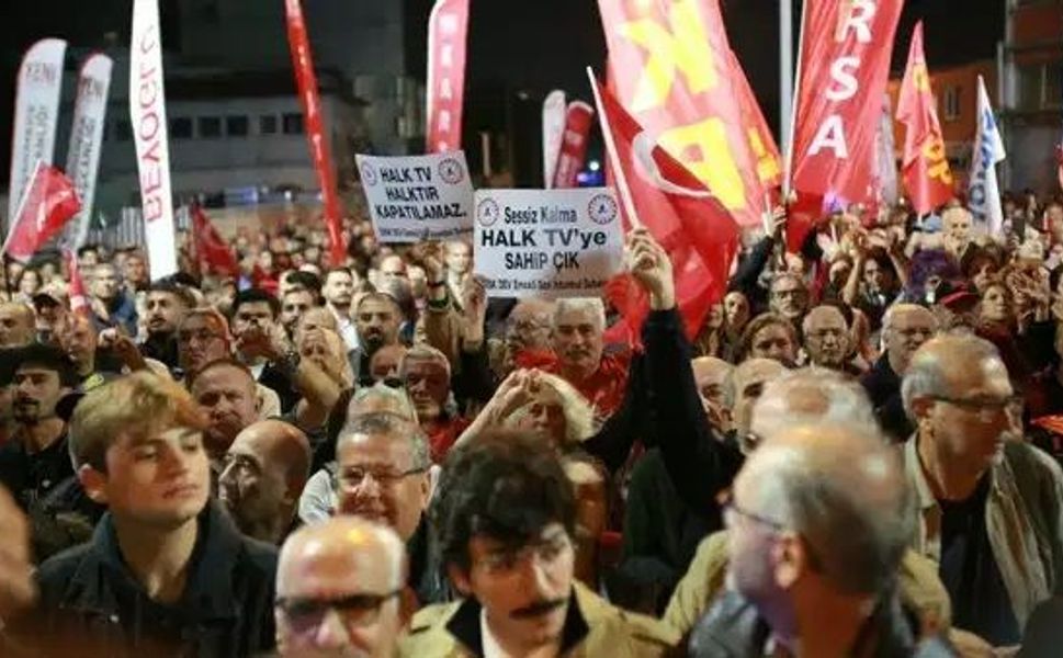 Halk TV önünde kayyım protestosu: Özel konuşuyor