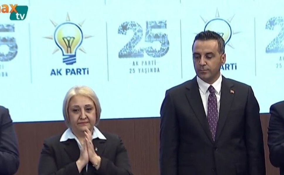 Rozet töreninde dikkat çeken an!