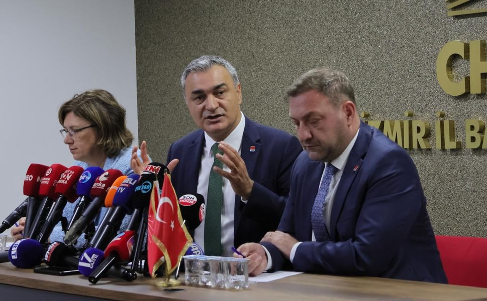 Sarı: Altınızı ne kadar ıslattınız da parti değiştiriyorsunuz?