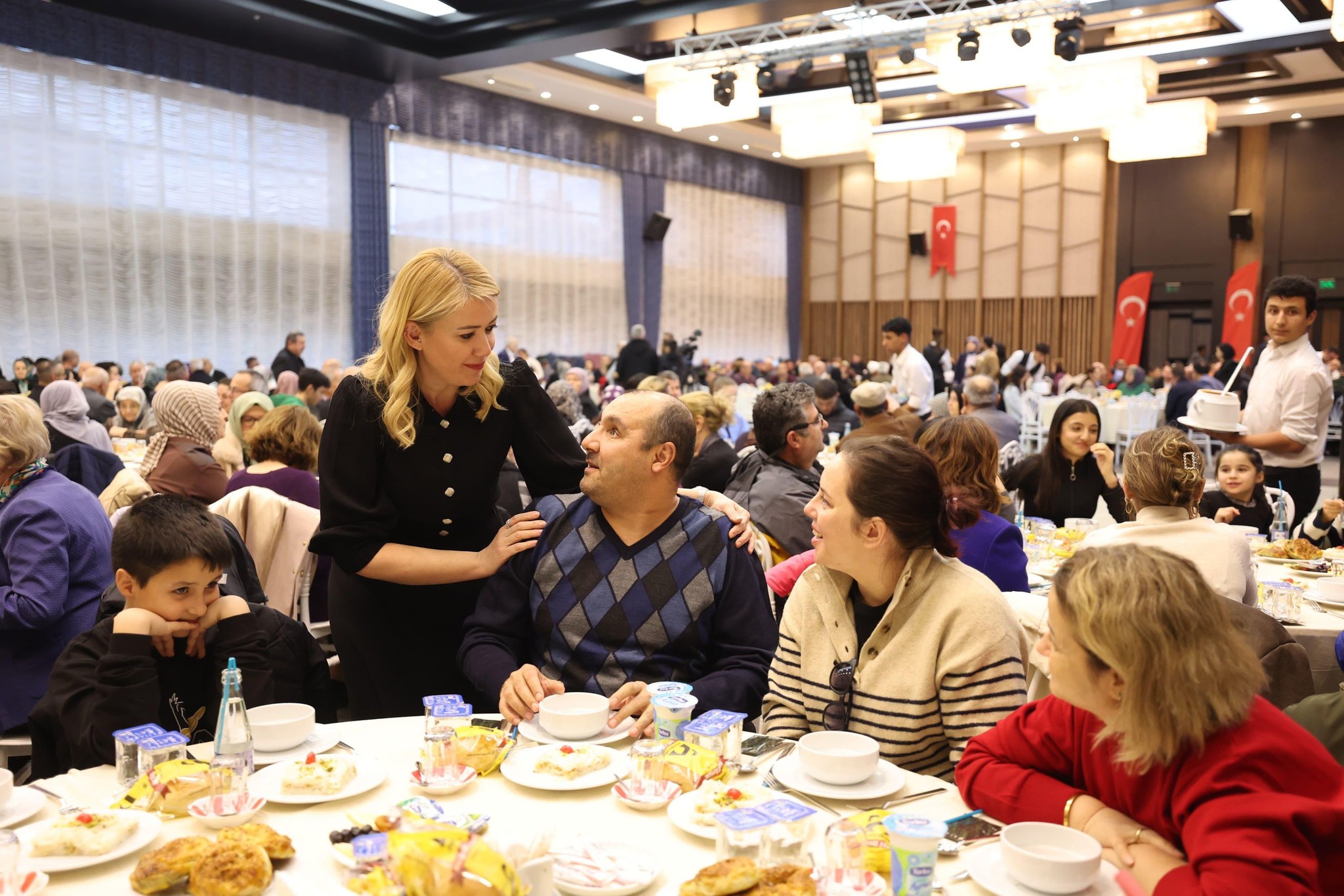 Başkan Doğan Gazi̇ Ve Şehi̇t Yakinlari İle İftarda Buluştu (8)