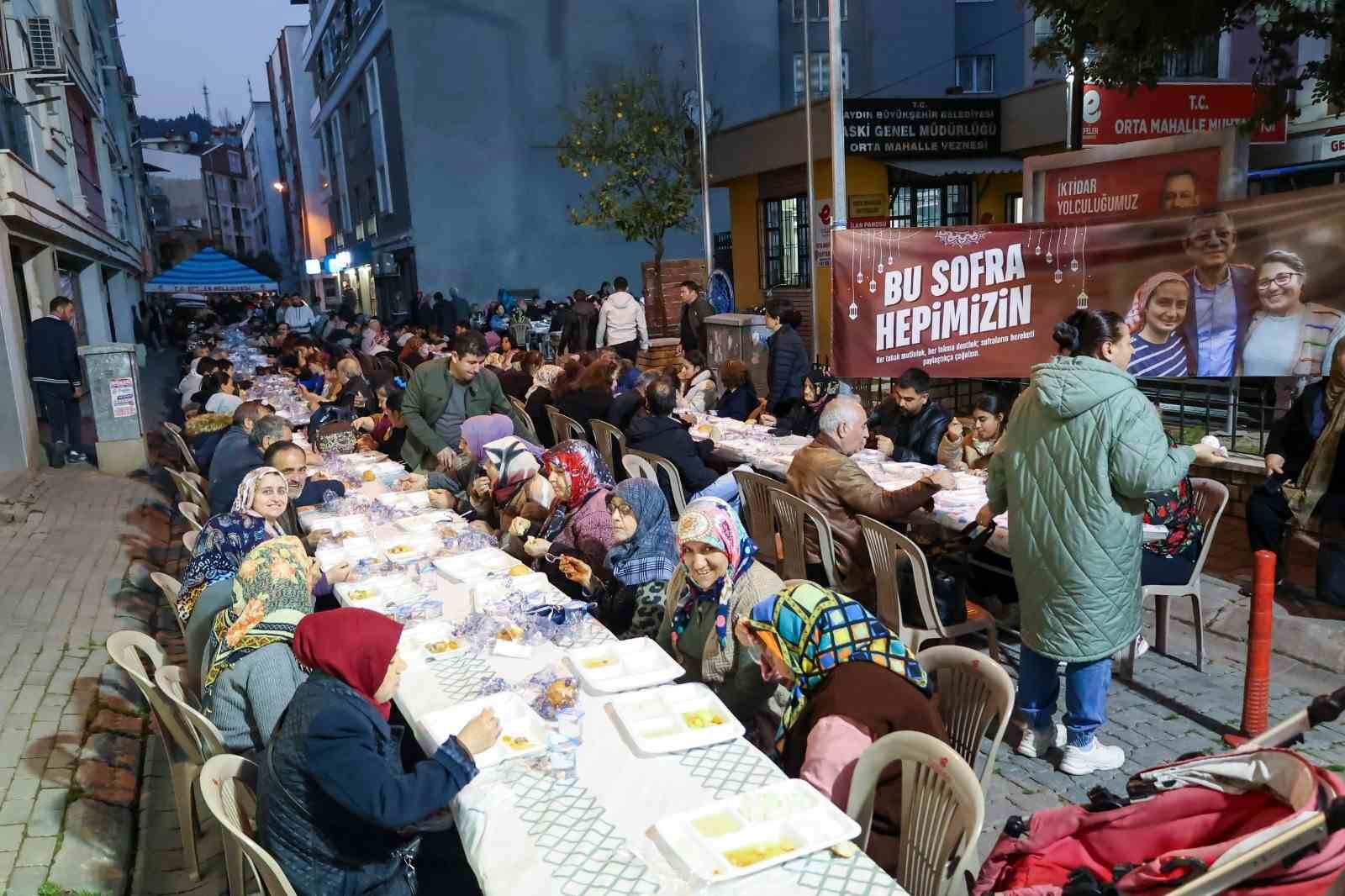 Efeler Belediyesi’nin Iftar Sofraları, 5 Bin Vatandaşı Buluşturdu 1