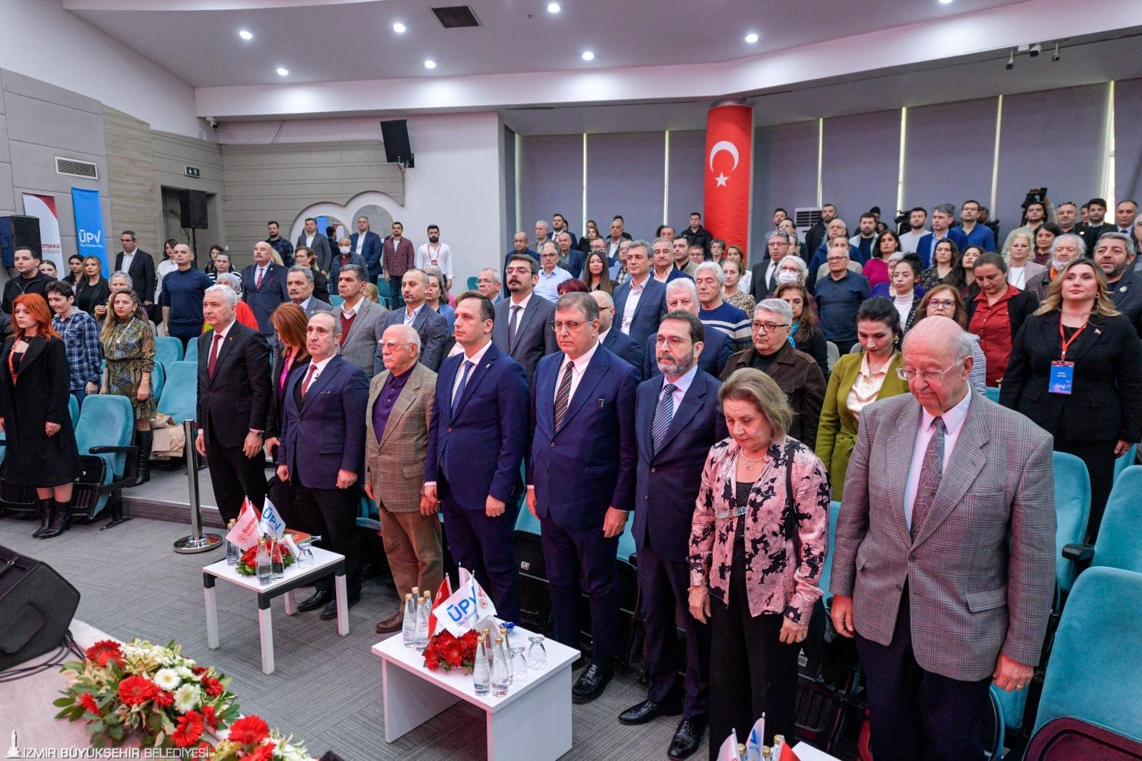 İzmir'de Demokrasiye Dönüş Paneli Cemil Tugay'dan İmamoğlu'na Destek