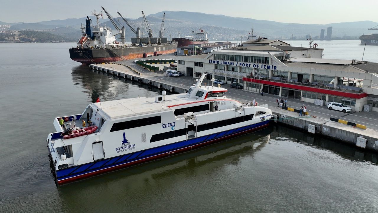 27 Mayıs Salı İzmir İzdeni̇z Vapur Saatleri Ve Iskele Bilgileri
