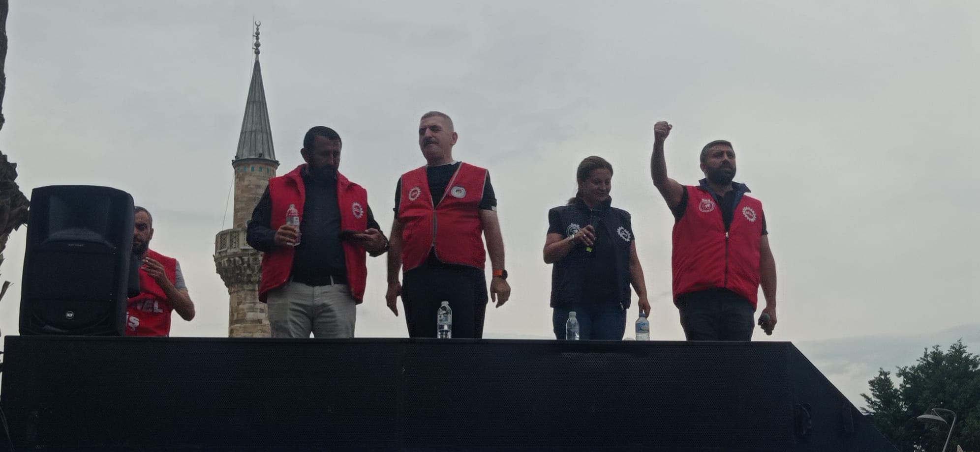 İzmir'de Grevin 3'Üncü Günü İşçiler İzsu Önünde Toplandı (2)