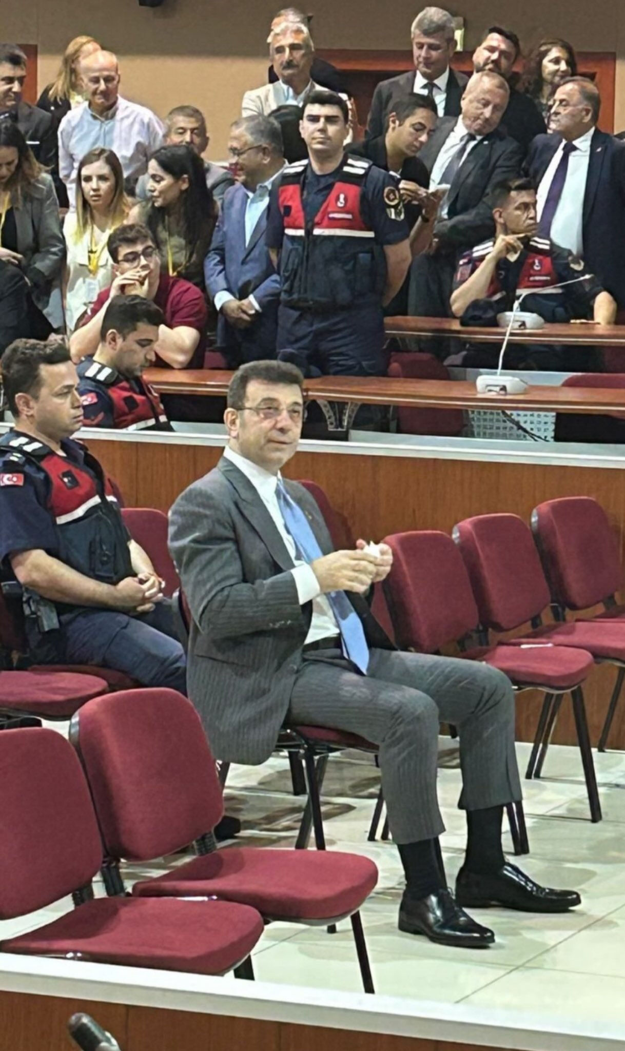 Akın Gürlek Davasında Hakim Karşısına Çıkan İmamoğlu'nun Son Hali!1