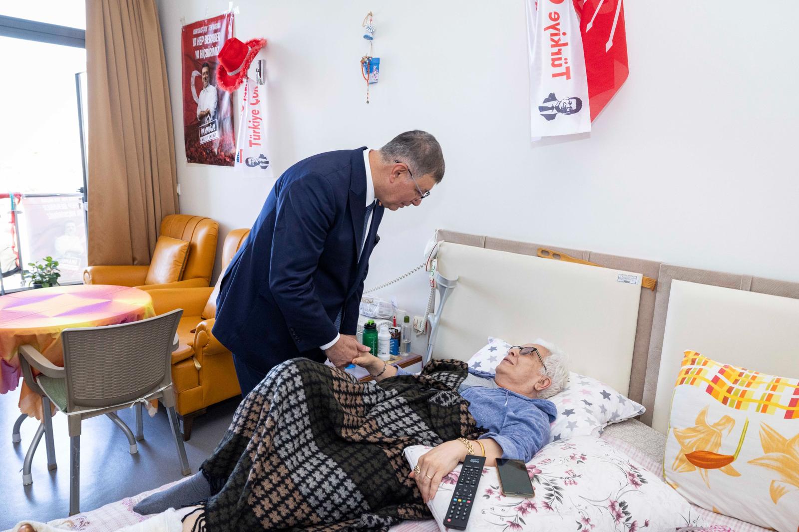 Başkan Tugay’dan Bayram Öncesi Huzurevi Ve Hastane Ziyareti3