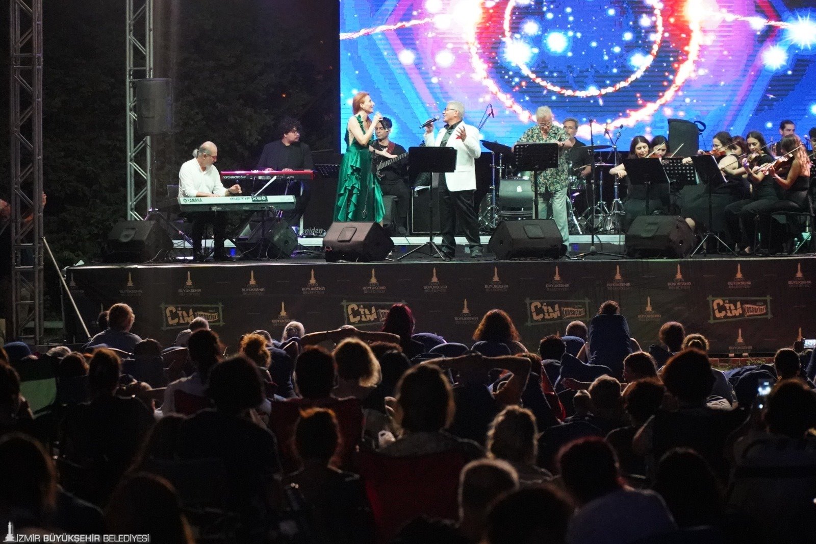 İzmir'de Ücretsiz Çim Konserleri Başlıyor!