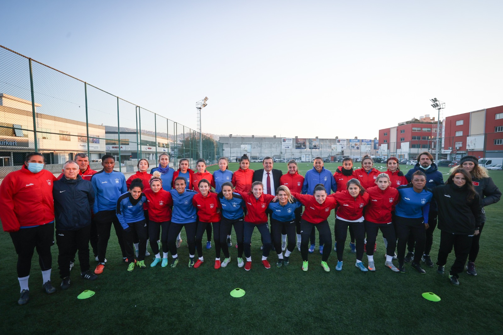 Konak’ın Kadın Futbol Takımından Şampiyonluk Sözü (9)