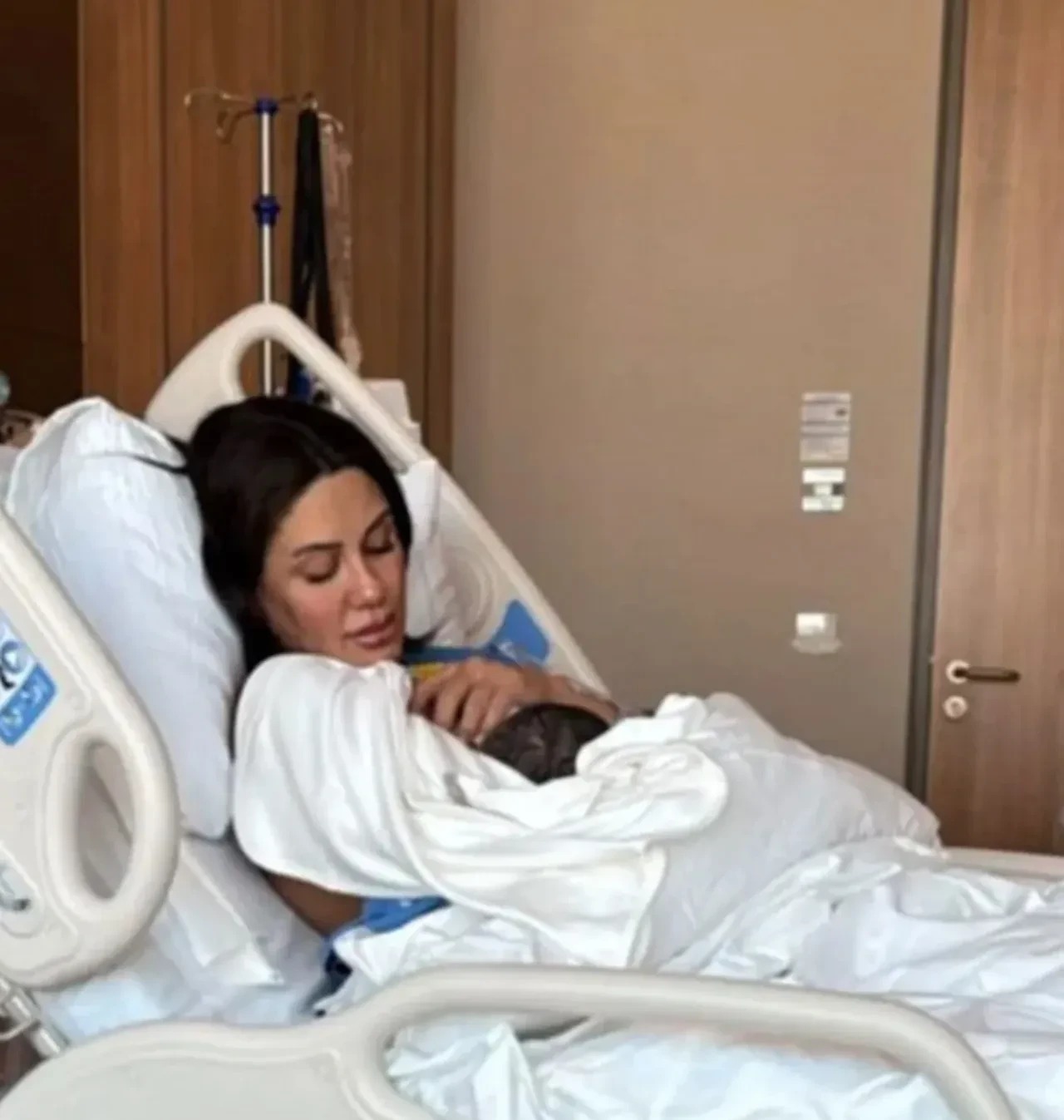 Survivor Sahra Işık Aybirdi Anne Oldu (1)