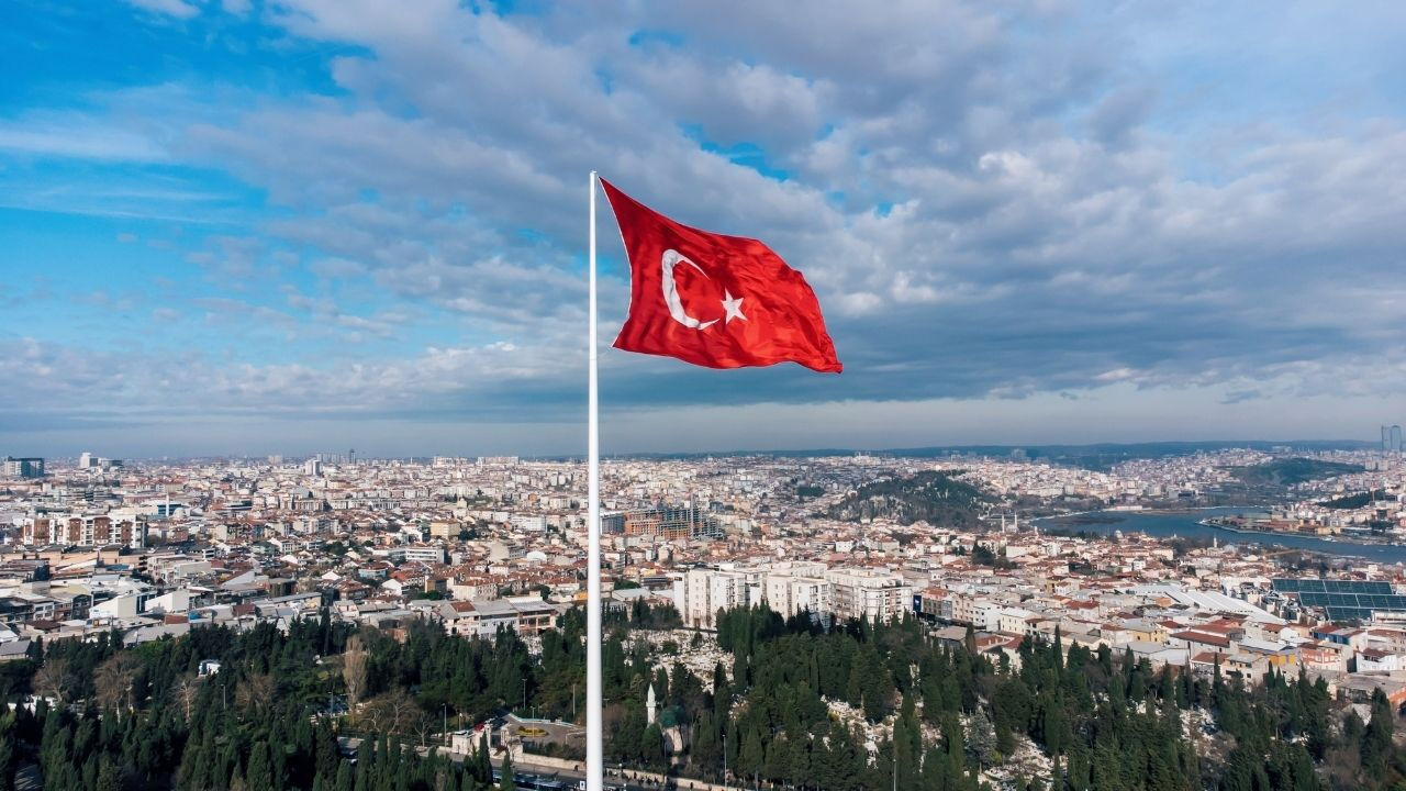 15 Temmuz’da Bayrak Asılır Mı İşte Resmi Uygulama