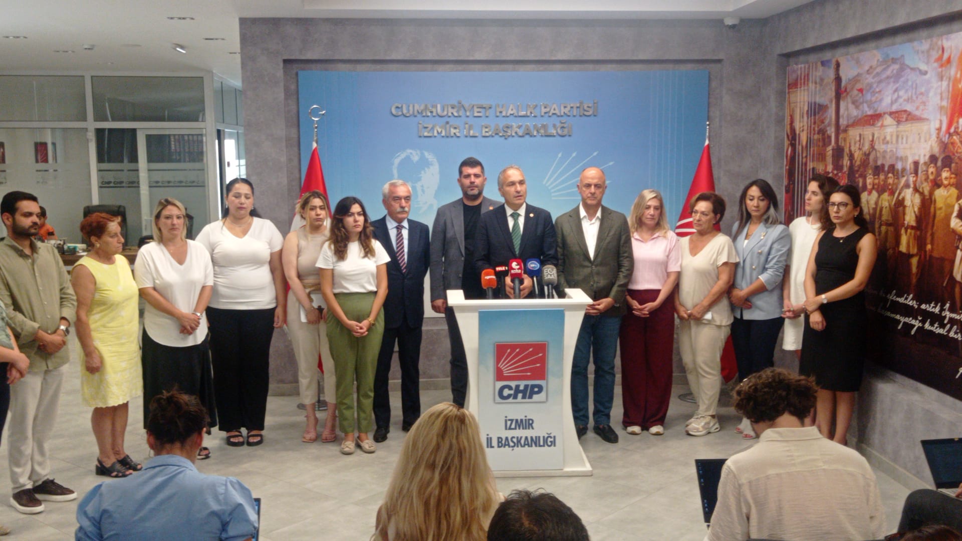 Chp’li Özçağdaş İzmir’de Açıklama Yaptı 25 Milyon Seçmenin Iradesi Sakatlandı (1)