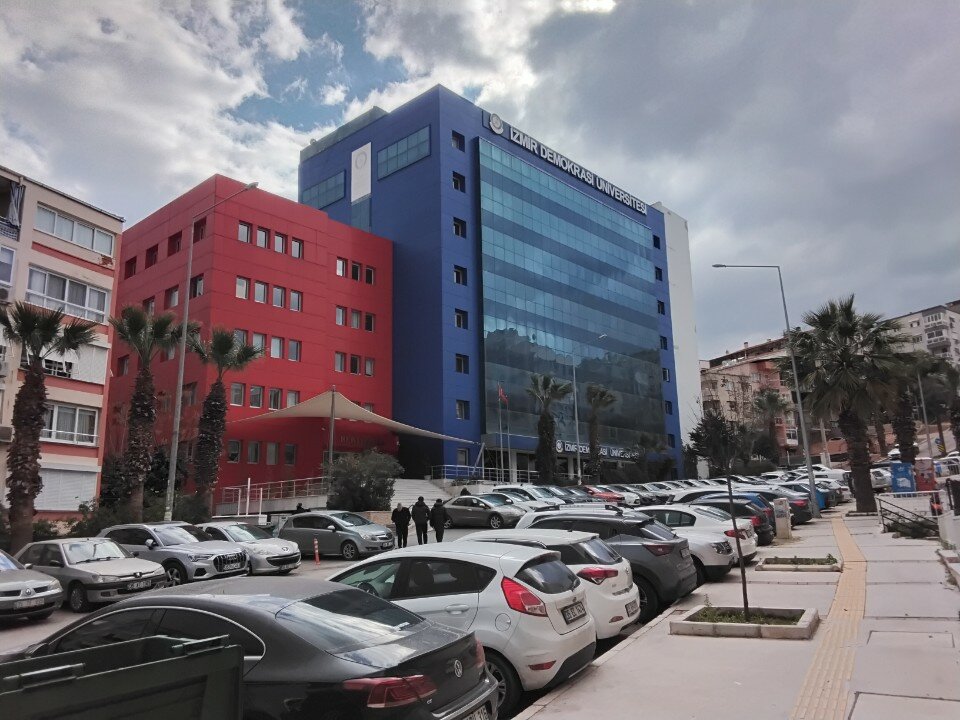 İzmir Demokrasi Üniversitesi
