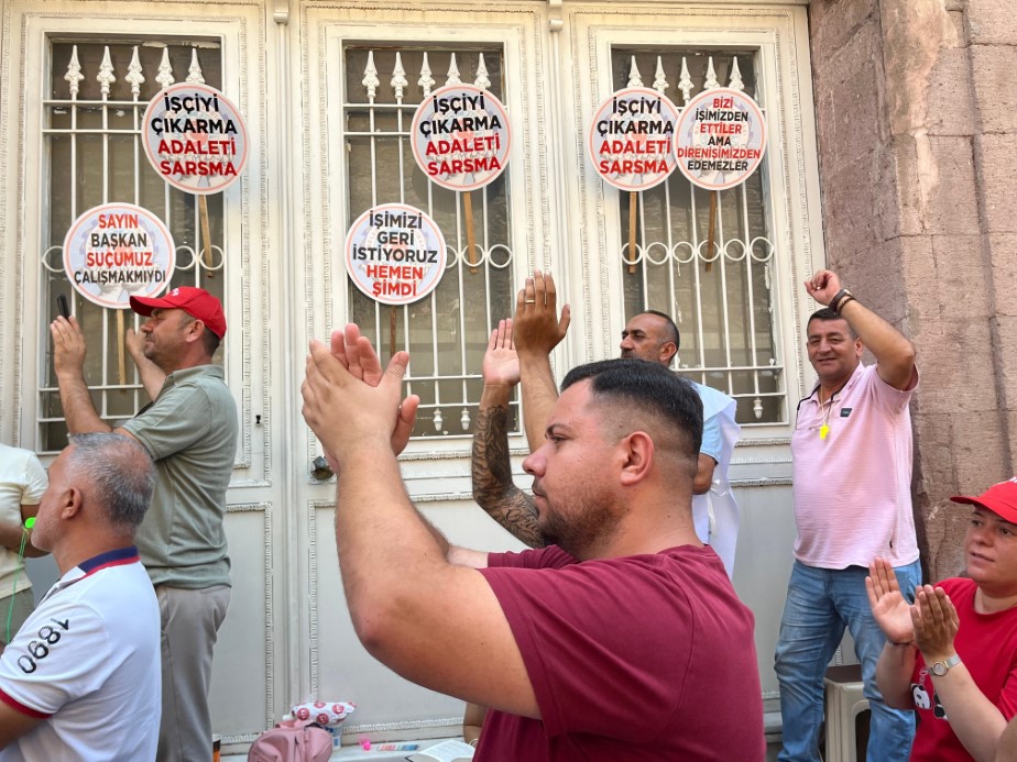 İzmir'de Işten Çıkarılan Işçilerin Eylemi 4. Gününde (2)