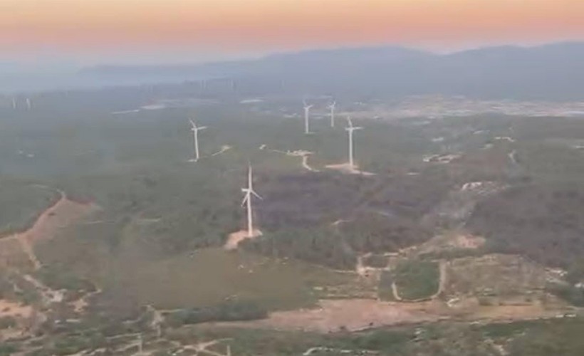İzmir'de Otluk Ve Ormanlık Alanda Yangın Urla'da Müdahale Sürüyor