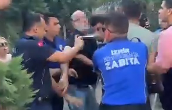 İzmir’de Zabıtadan Seyyar Satıcıya Dayak Tepki Çekti1