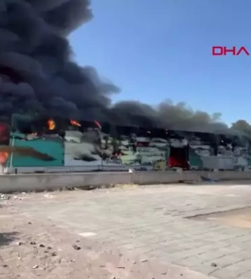 Kayseri'de Mobilya Fabrikasında Yangın! (2)