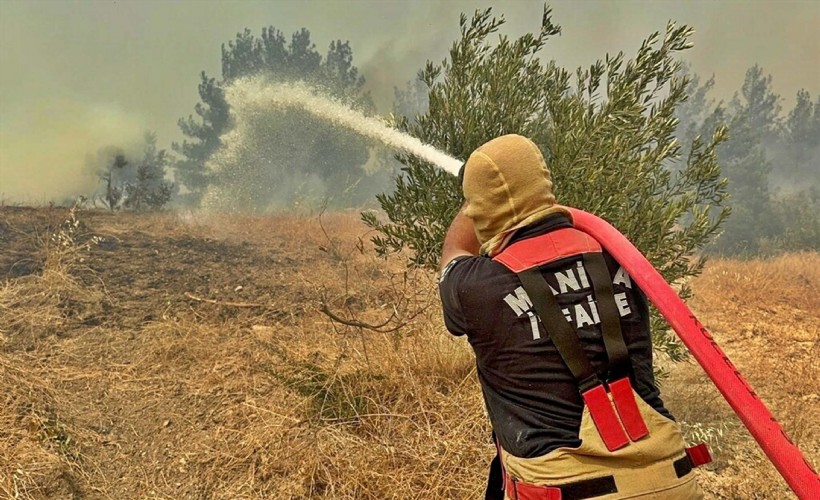 Manisa'daki Yangın 20 Saat Sonra Kontrol Altında