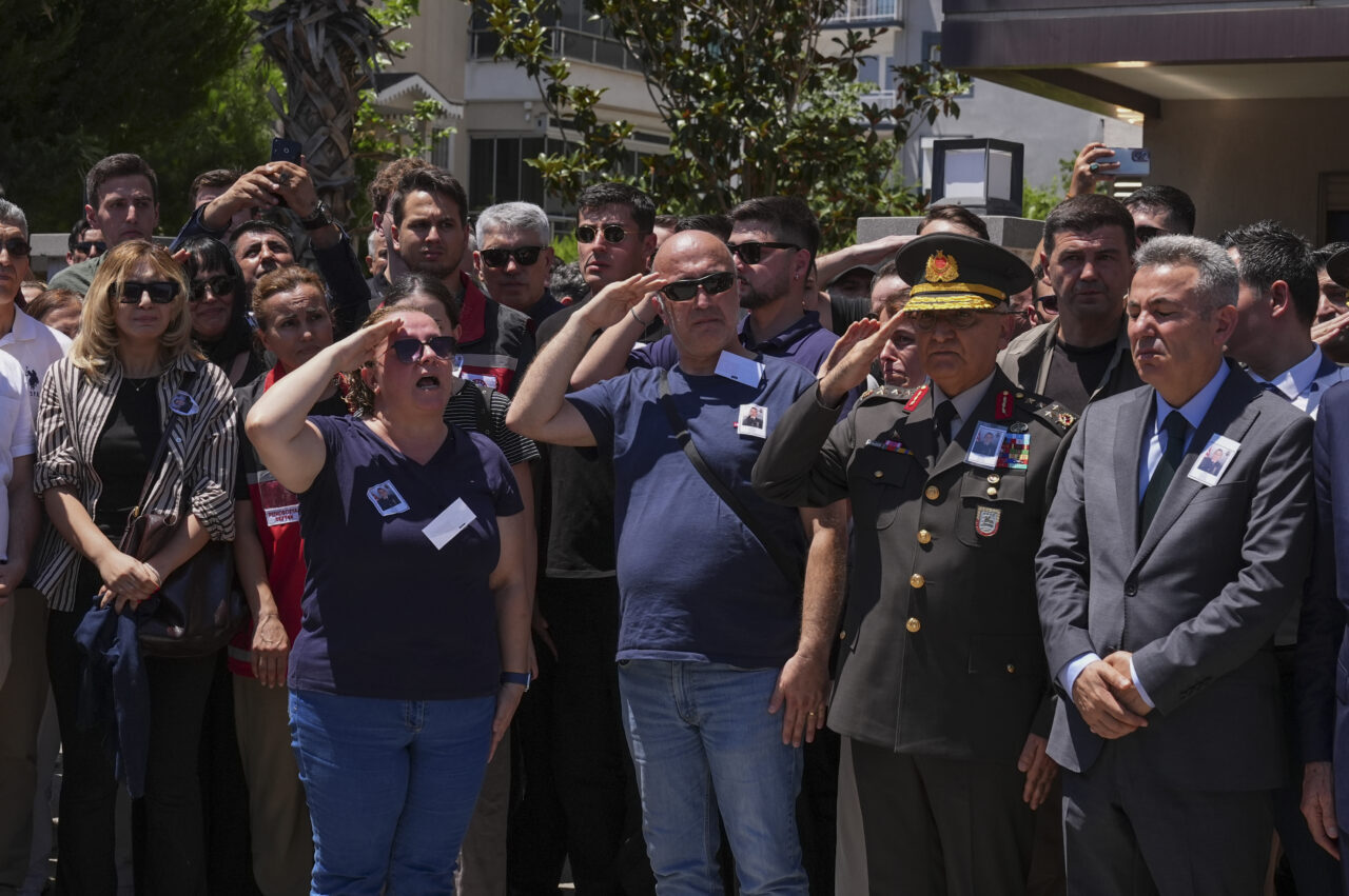 Şehit Üsteğmen Ege Akar, İzmir'de Son Yolculuğuna Uğurlandı