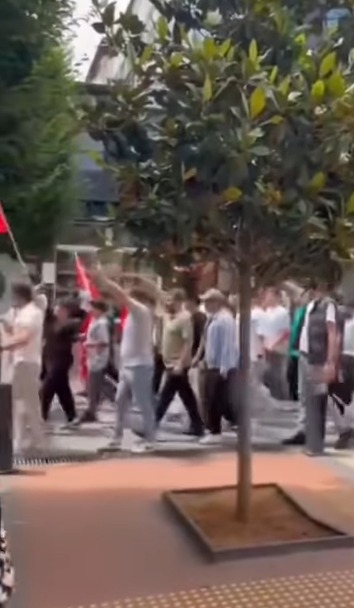 Trabzon’da “Şeriat” Pankartlı Yürüyüş! (2)