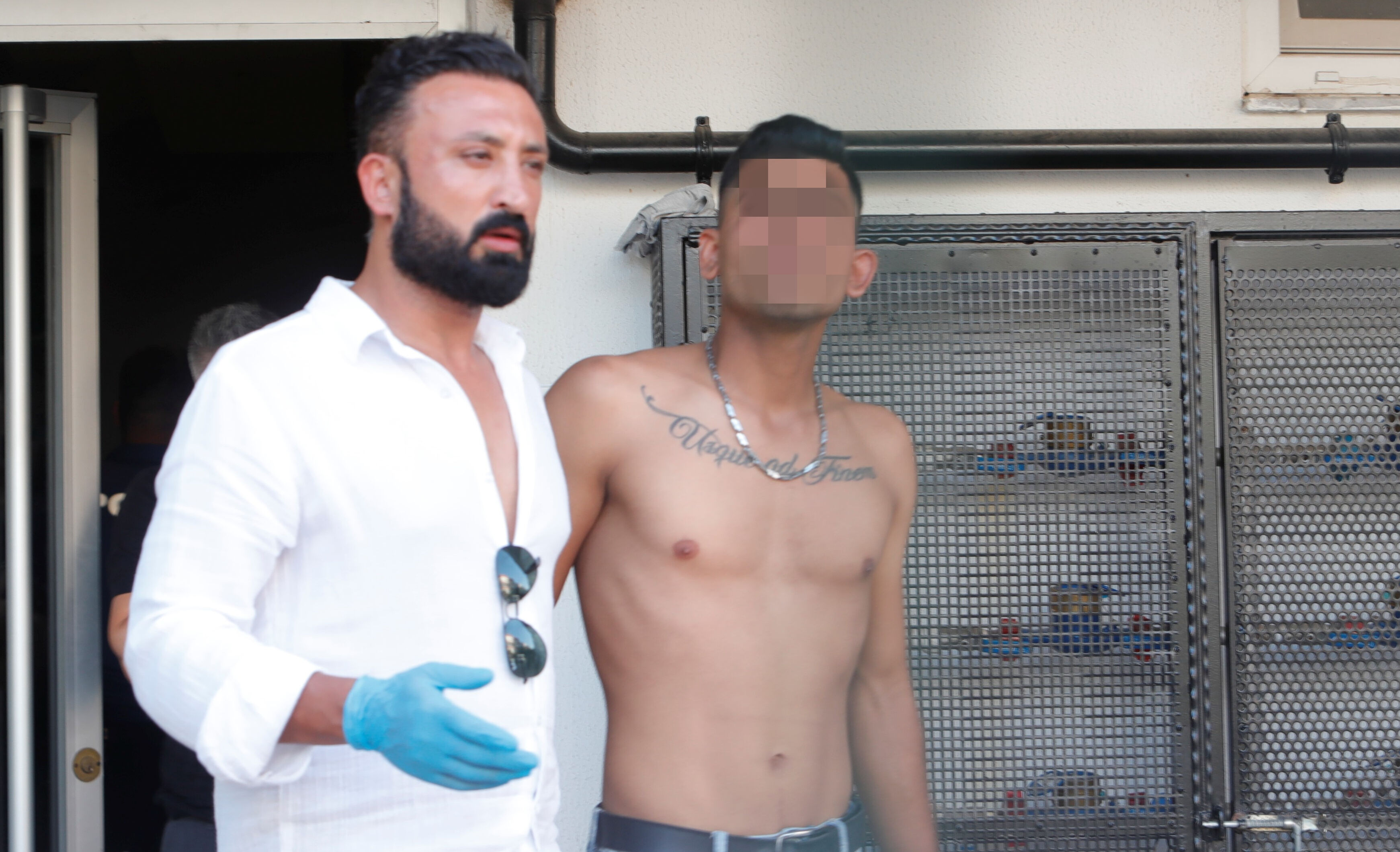 Evinin Banyosunda Boğazı Kesilmiş Halde Bulundu! En Yakınındaki Gözaltında1