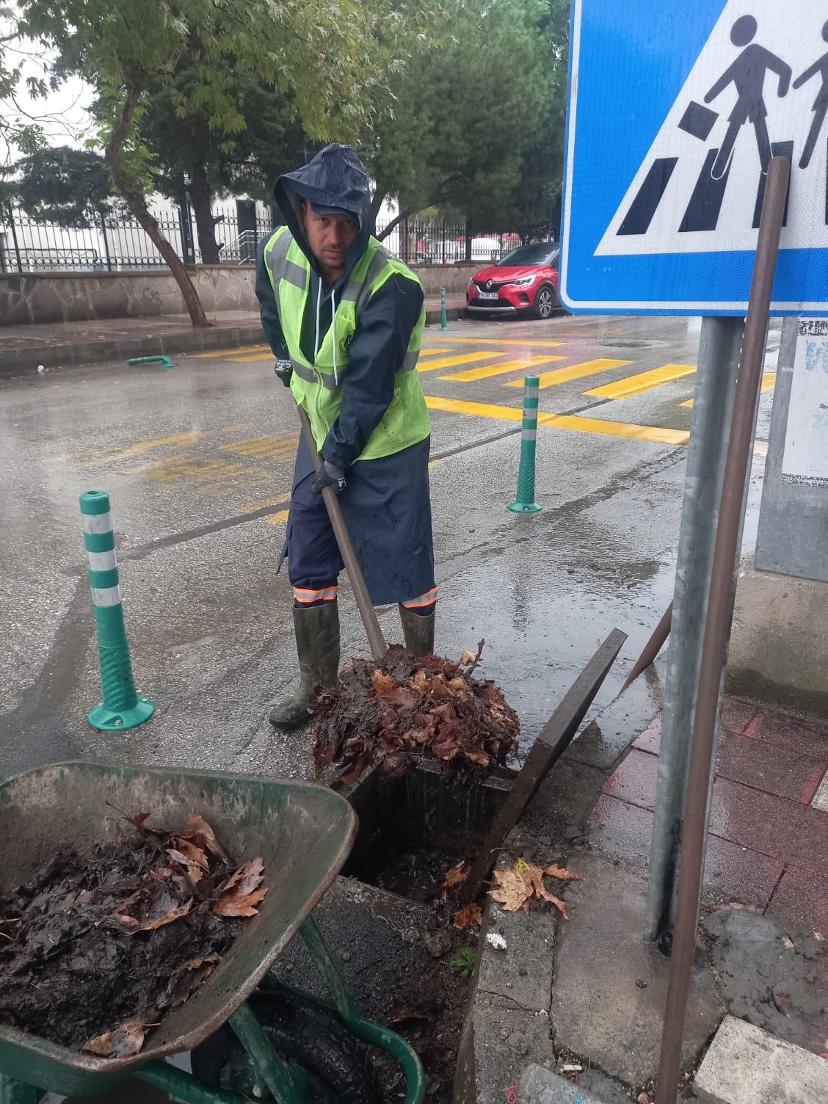 Büyükşehir Ve Maski̇ Ekipleri Yağmur Için Sahada (12)