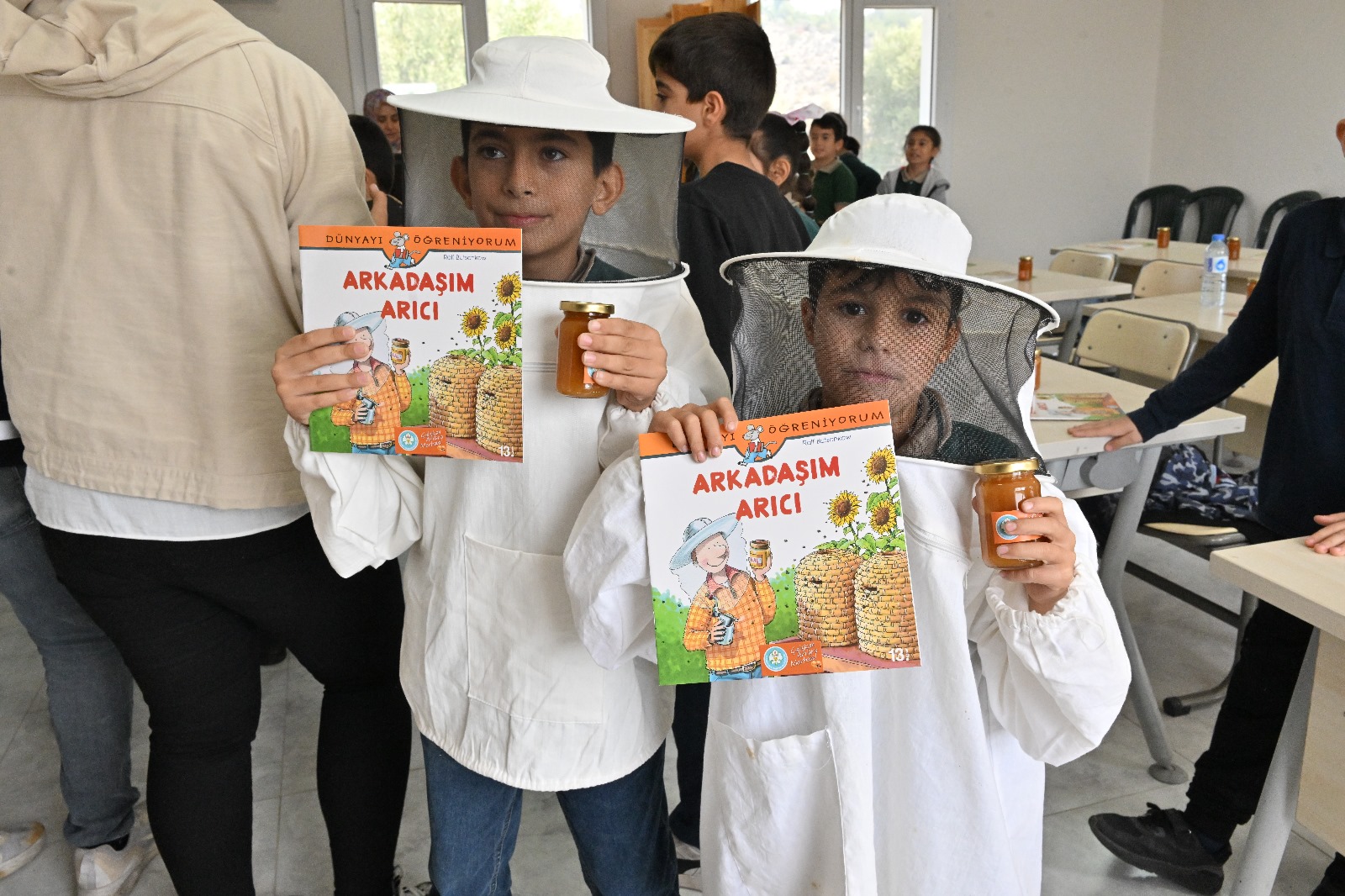 Manisalı Öğrenciler Arıların Önemini Öğreniyor (6)