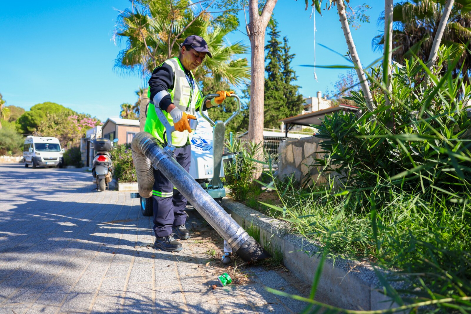 Bodrum Belediyesi Yeni Elektirikli Yol Temizleme Araçlari Bodrum Sokaklarinda (1)