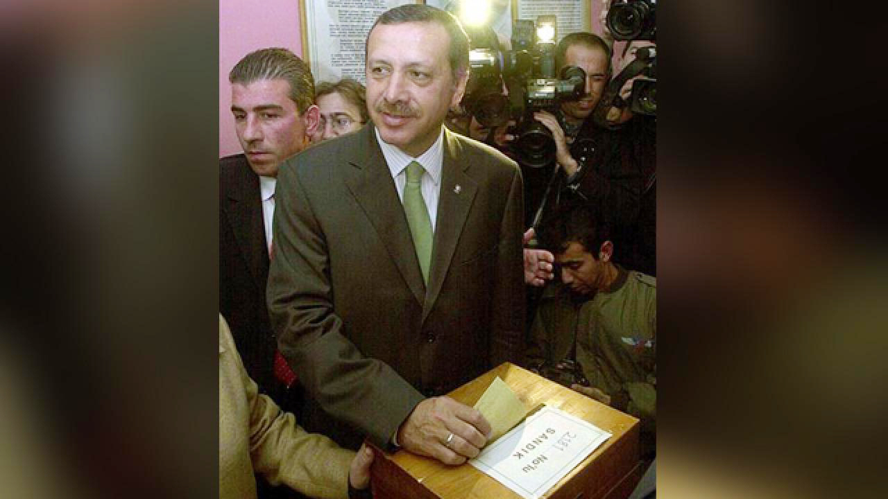 Erdogan 3 Kasim 2002 1943589