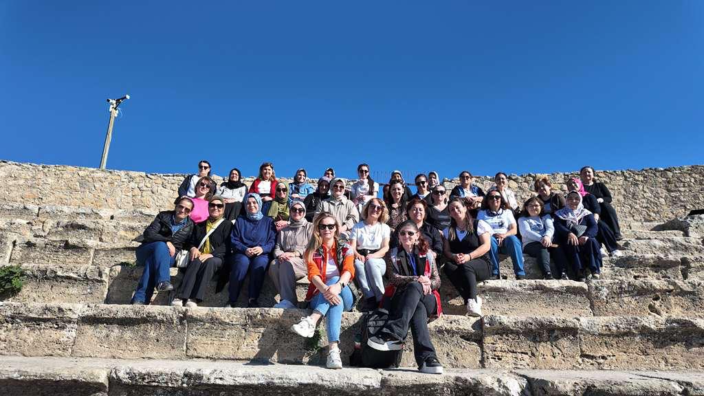 Merkezefendi̇li̇ Kadinlar Pamukkale Ve Kaklik Mağarasi’ni Gezi̇yor (7)