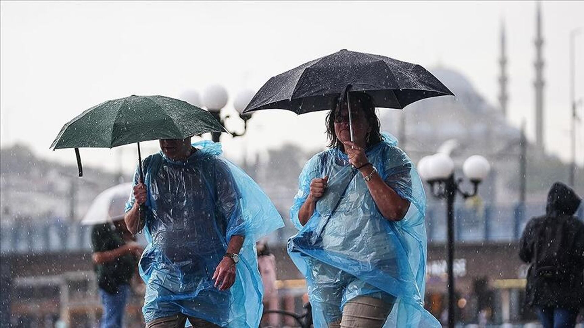 İstanbul’da sağanak nedeniyle eğitim ve sınavlara ara