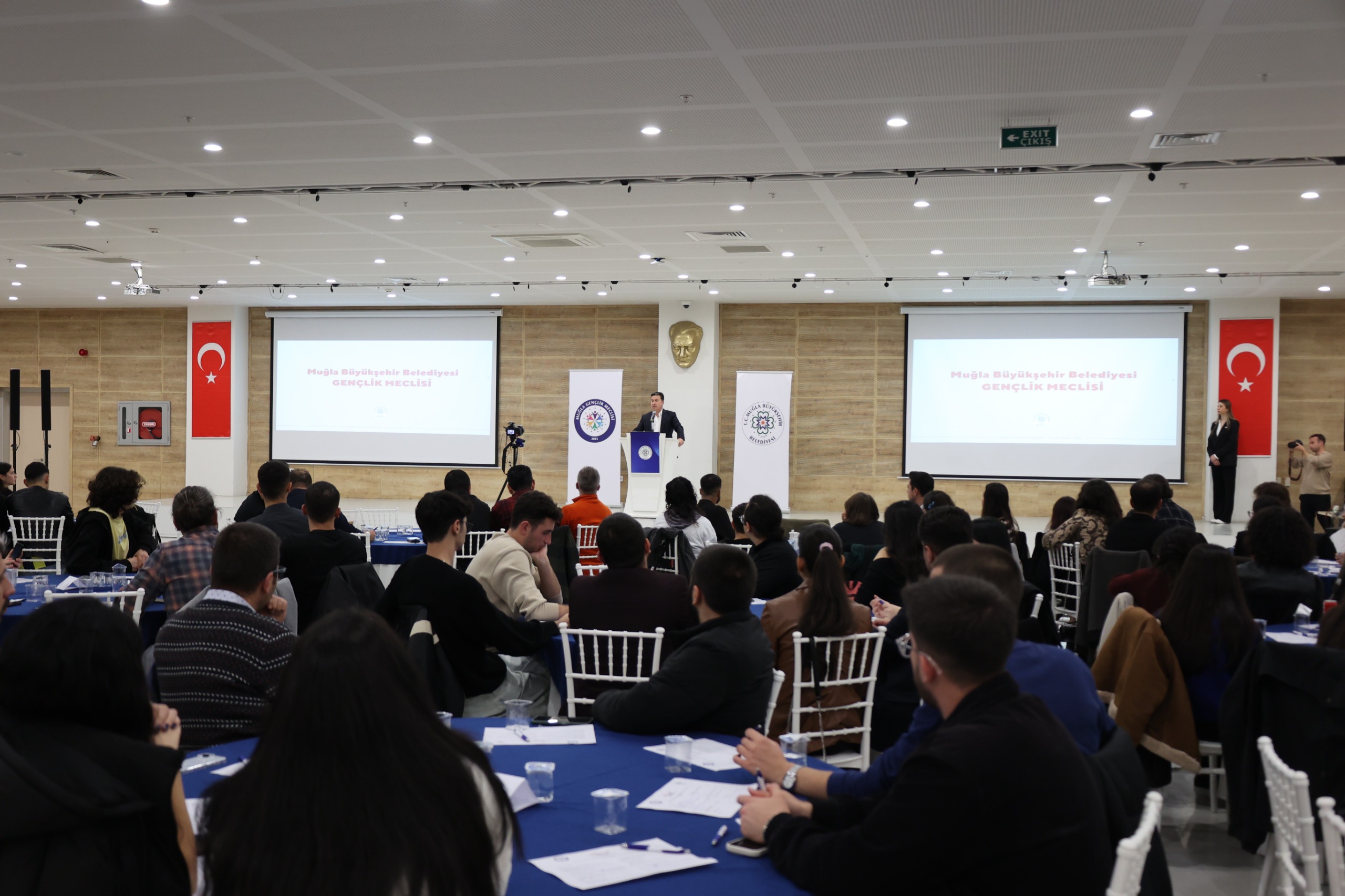 Başkan Aras Gençlerden Gelen Fikirleri Desteklemeye Hazırız (5)