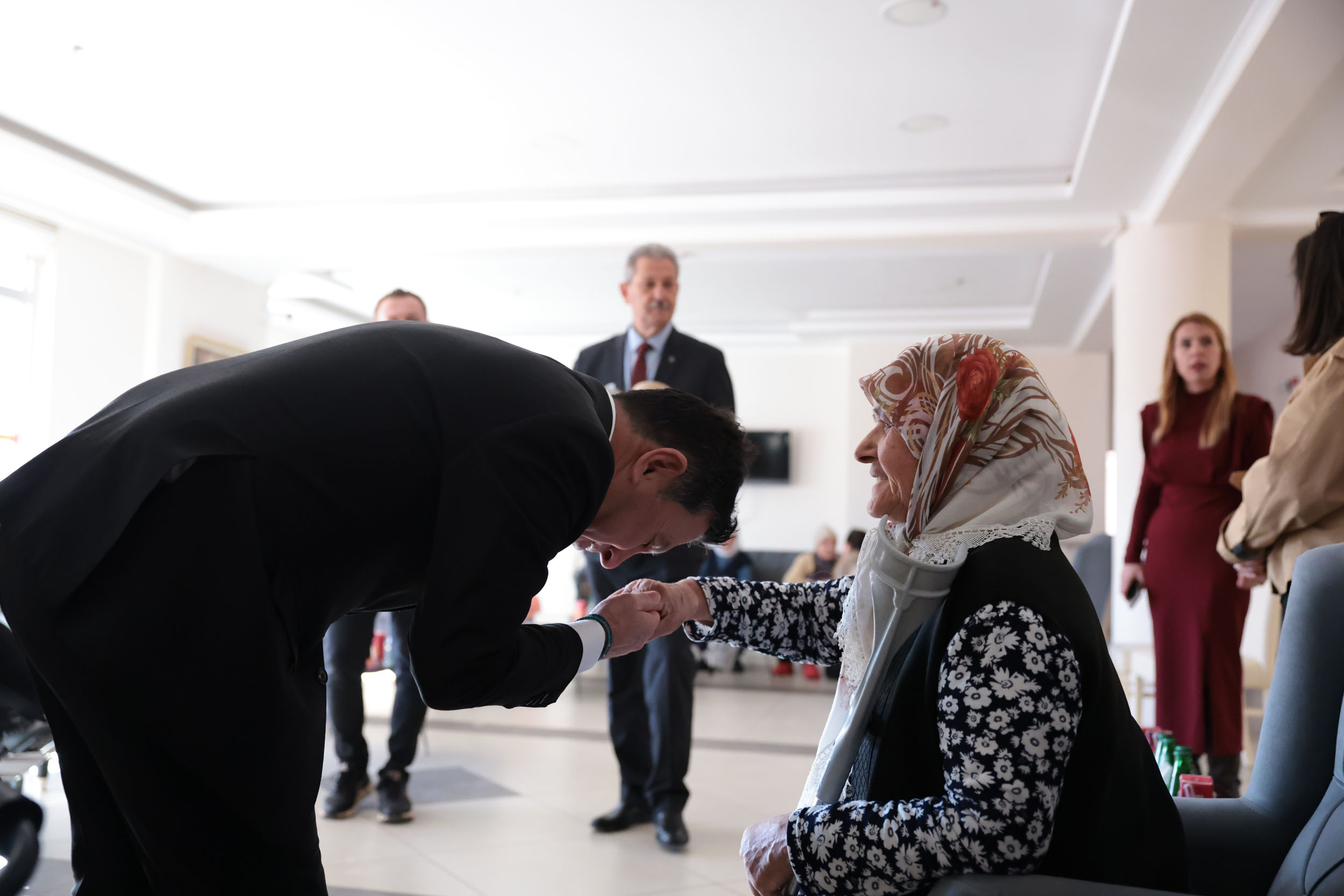 Başkan Aras’tan Yaşamevi’ni Mutlu Eden Ziyaret (5)