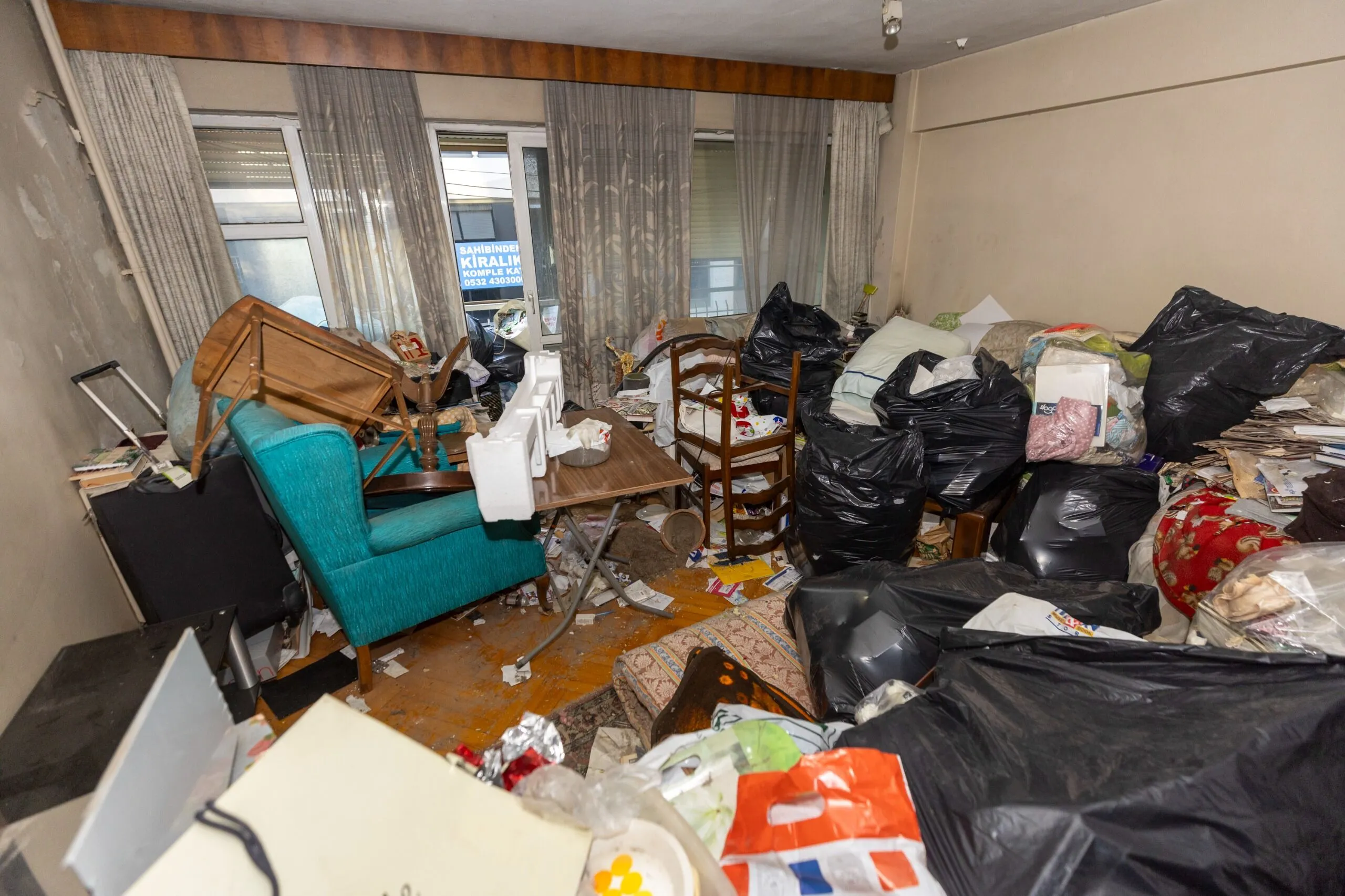 Konak Belediyesinden Cop Ev Operasyonu 4 Kamyon Atik Cikti 3