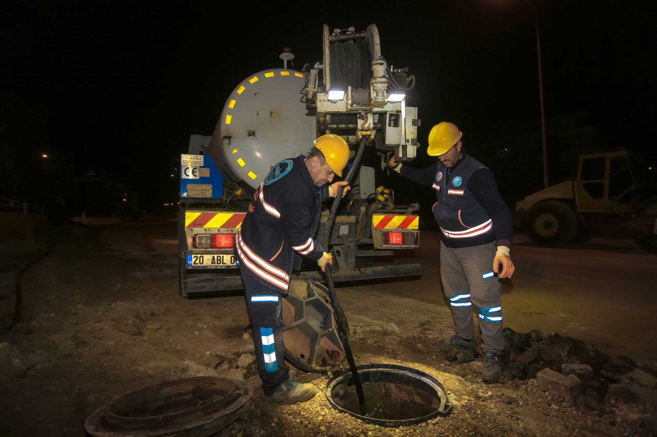 Büyükşehir Deski̇ Ekipleri 7 24 Sahada (1)