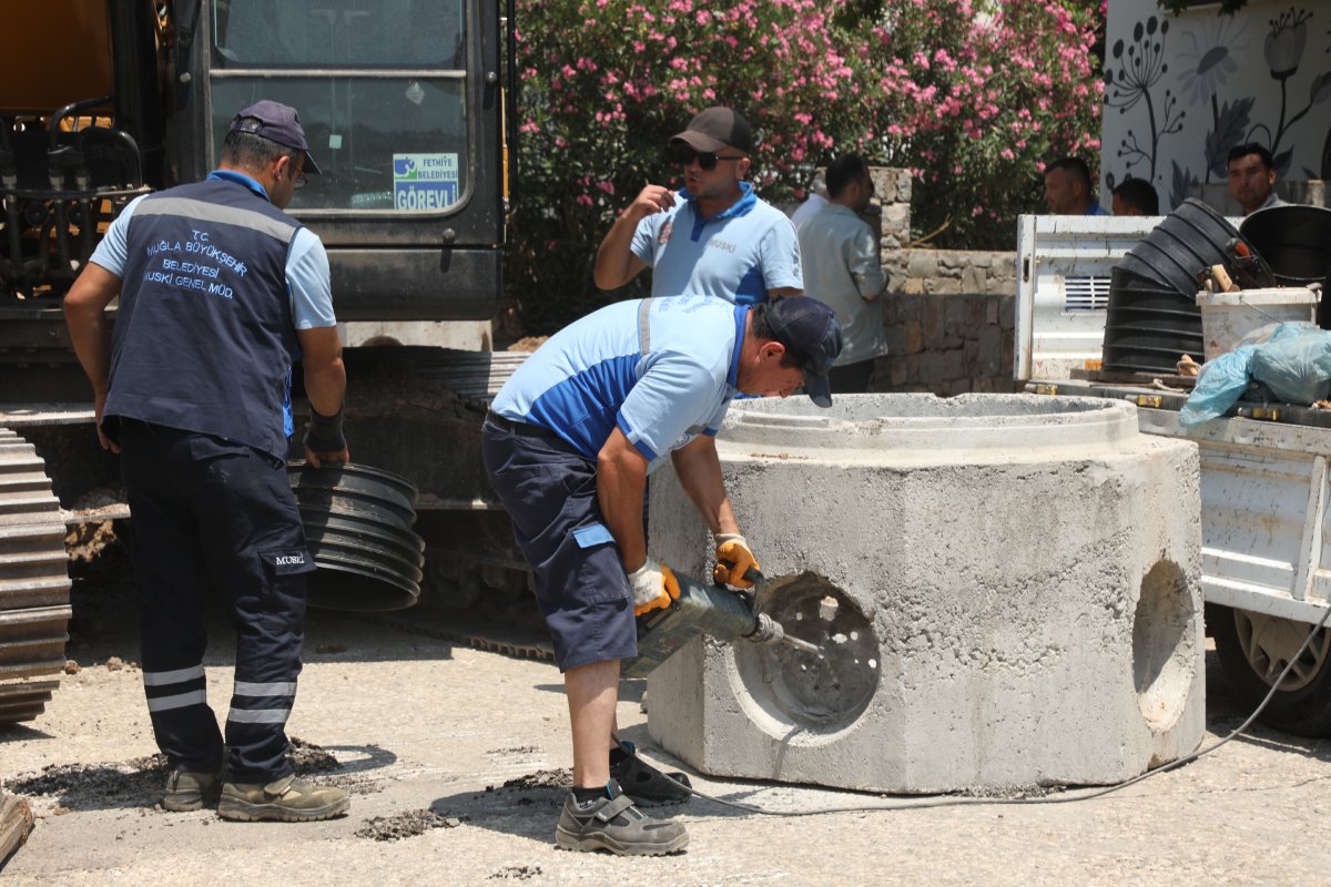 Büyükşehir Fethiye’de Yağmur Suyu Baskınlarının Önüne Geçiyor (1)