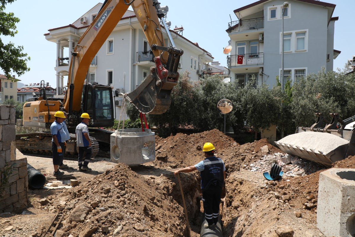 Büyükşehir Fethiye’de Yağmur Suyu Baskınlarının Önüne Geçiyor (4)