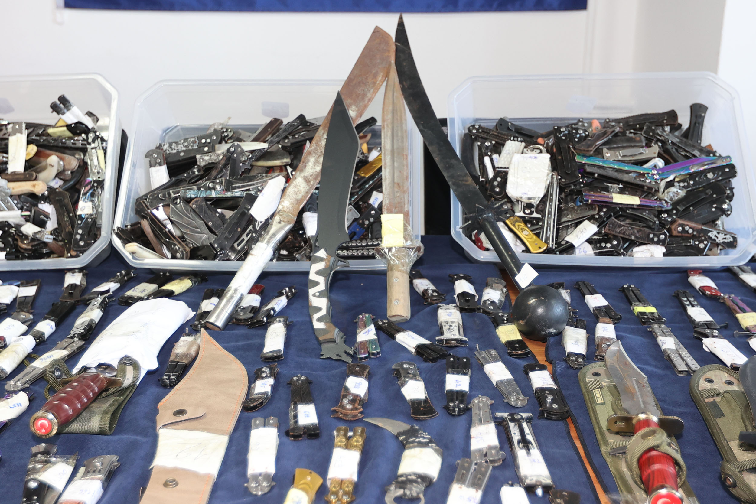 Büyükşehir’den Otogarlarda Sıkı Güvenlik 2 Bin 520 Kesici Alet Ele Geçirildi (1)